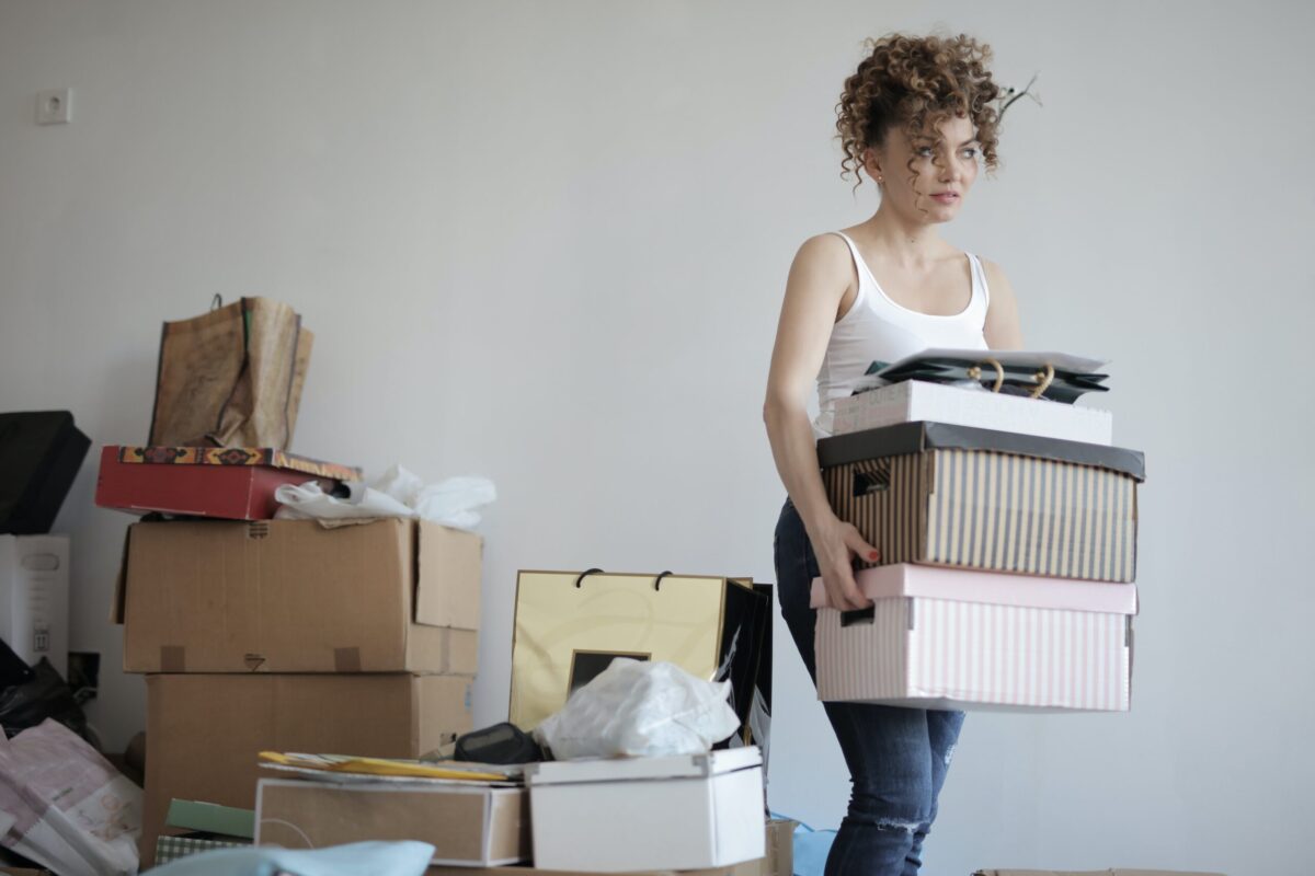 8 WAYS TO DECLUTTER YOUR LIFE AND BOOST YOUR ENERGY